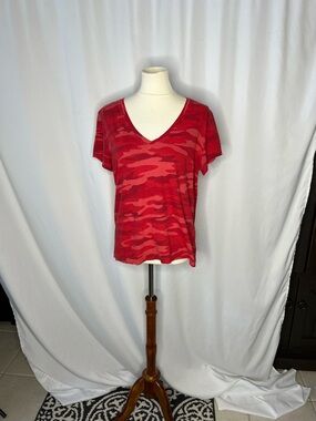 Lucky Brand Red Camo V-Neck Tee | Size L
